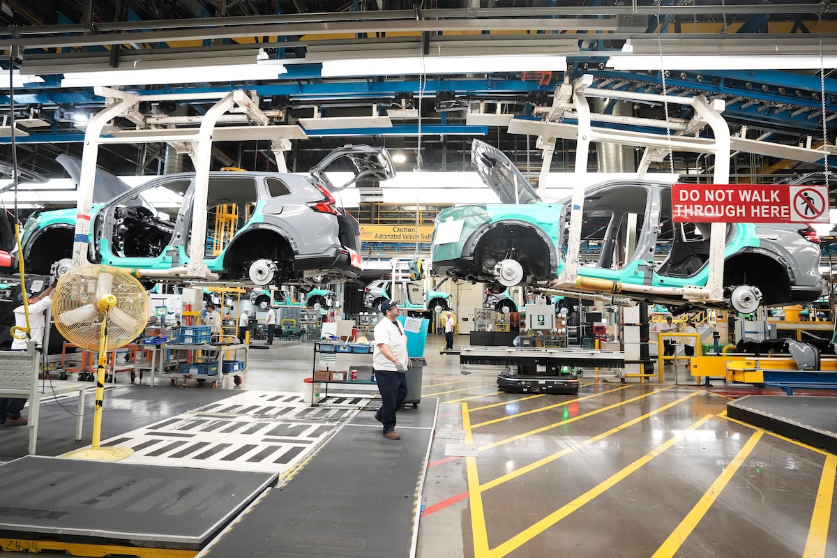 Canada’s unemployment rate climbs, Ottawa to delay EV mandate and a Manulife-Shoppers agreement: Business and investing stories for the week of Sept. 7