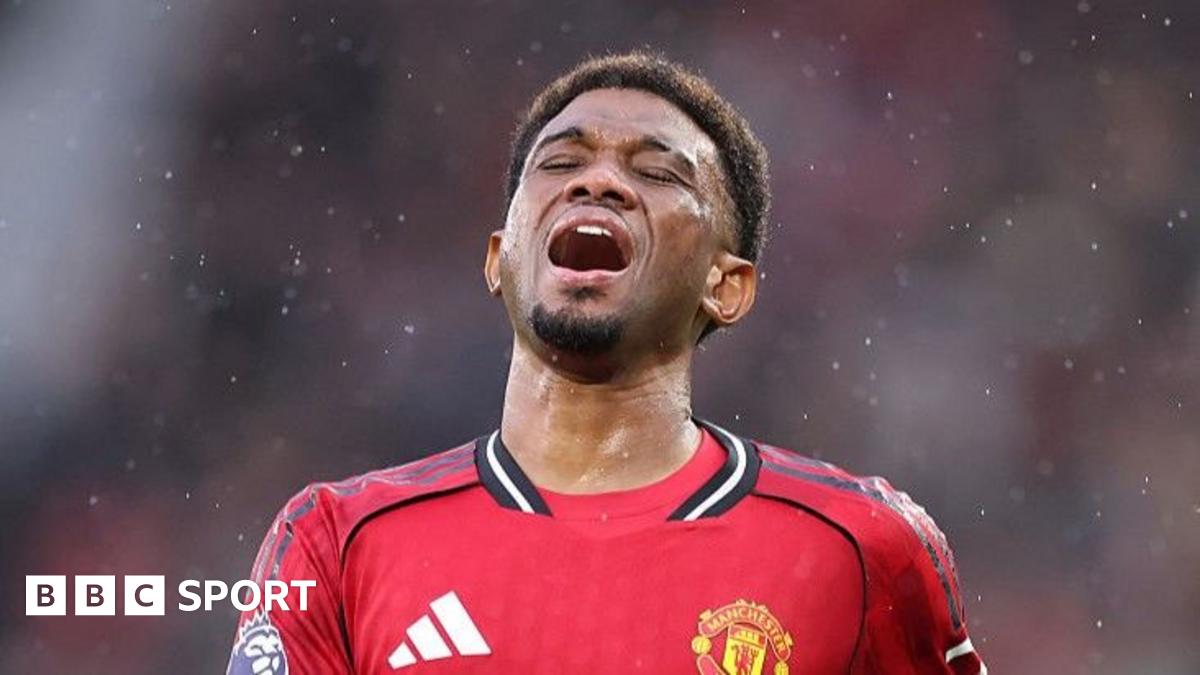 Sam Allardyce gives a thumbs-up