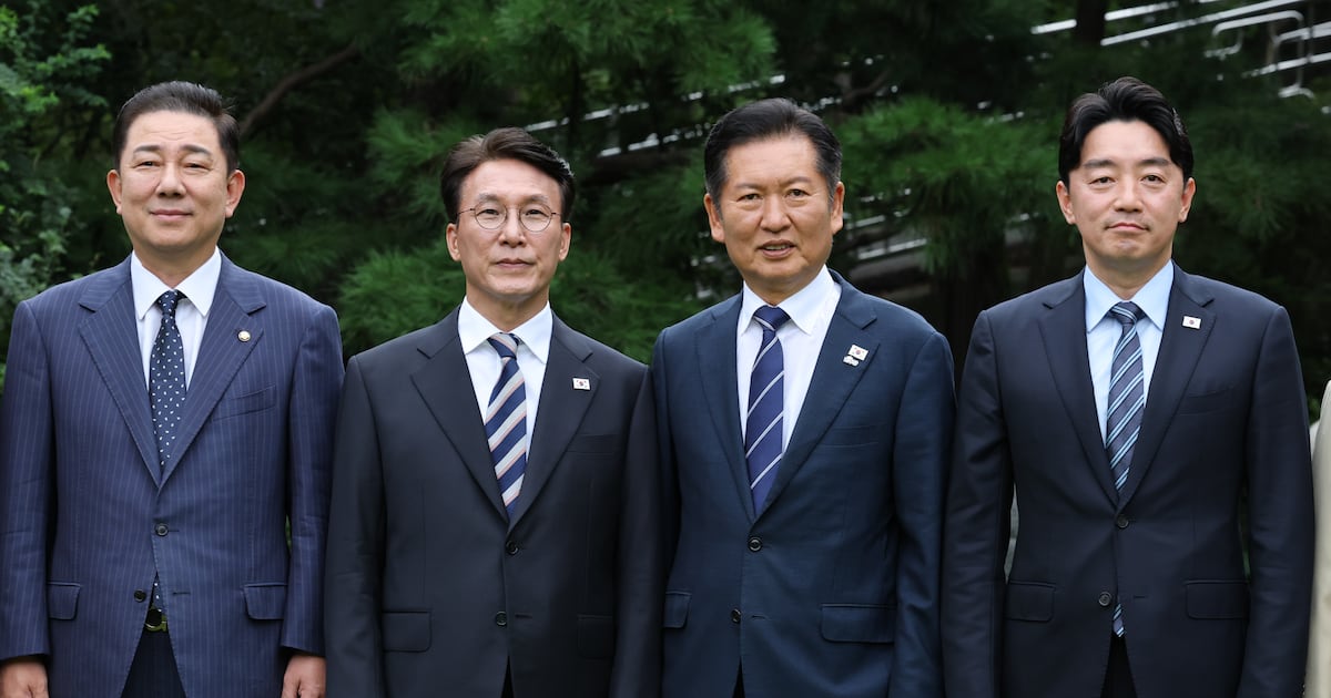 Prime Minister Kim mediates Democratic Party conflict over special counsel bills - 조선일보