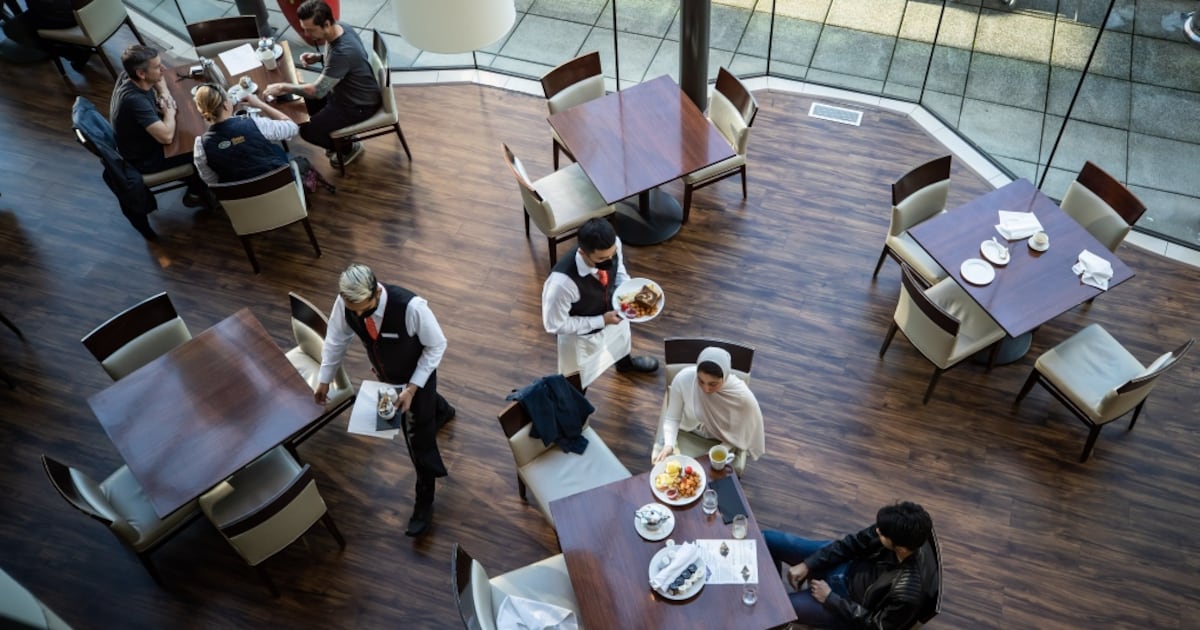 Canadians dine out less, look for value: report