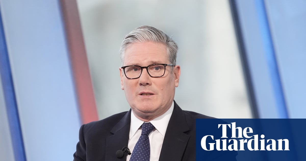 Keir Starmer attacks ‘racist’ Farage plan to deport people settled in the UK | Immigration and asylum