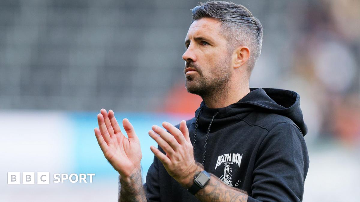 Alan Sheehan applauds Swansea's fans