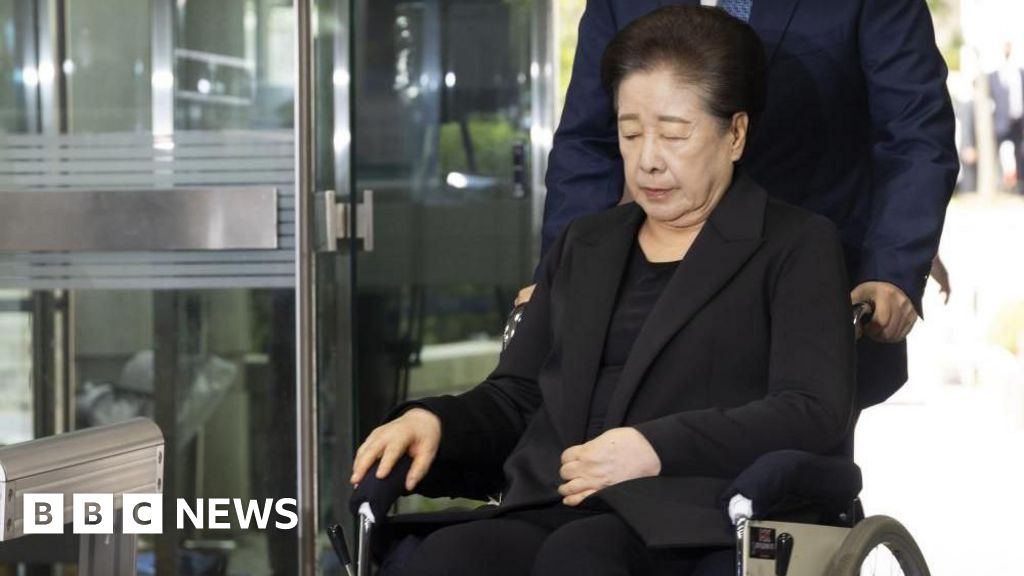 'Moonies' church leader arrested over gifts to ex-South Korea first lady