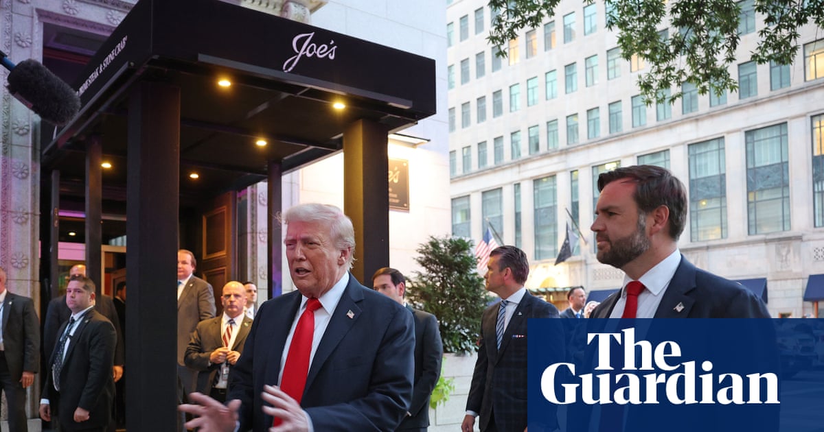 Trump jeered by protesters as he dines at Washington DC restaurant | Donald Trump