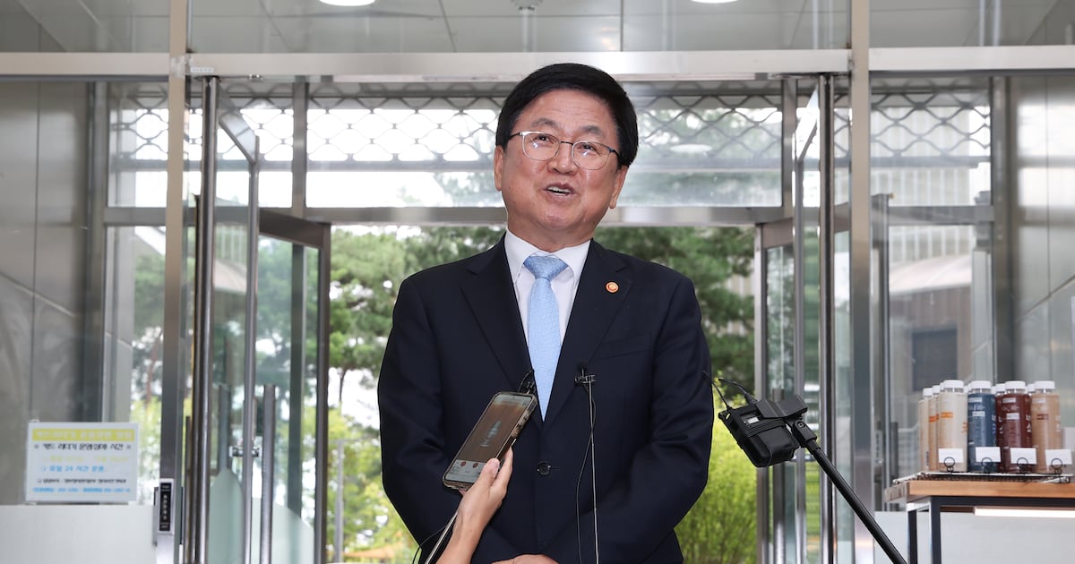 Choi Kyo-jin's reapproval sparks backlash over student assault, SKY claims - 조선일보