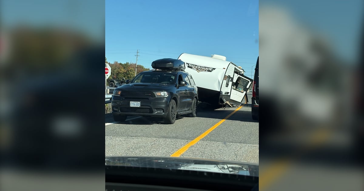 400 reopens in Muskoka after trailer crash