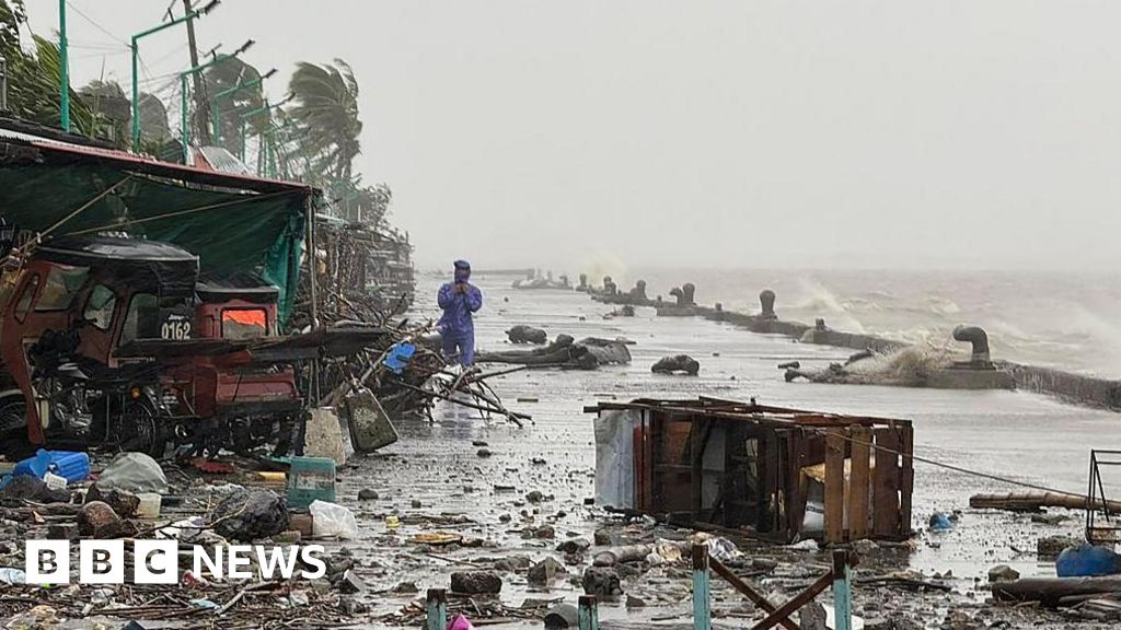 Thousands evacuate in Philippines as storm nears