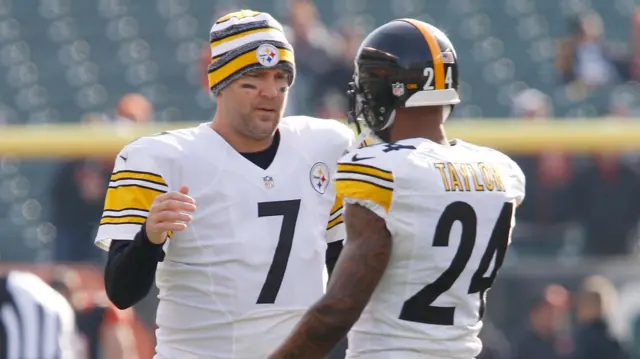 Ben Roethlisberger and Ike Taylor during pre-game