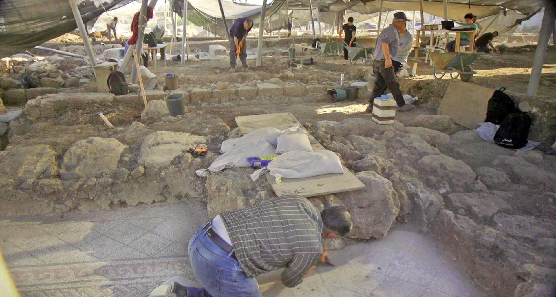 Mosaics, mikvehs and oil lamps found at grand estate shed new light on ancient Samaritans