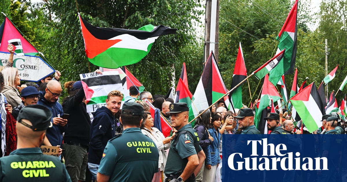 Vuelta a España: Egan Bernal wins stage 16 curtailed by pro-Palestinian protesters | Vuelta a España