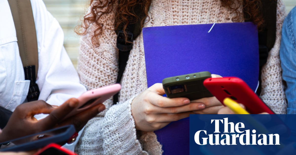 Trial of tech that could be used to keep Australian under-16s off social media finds some errors ‘inevitable’ | Facial recognition