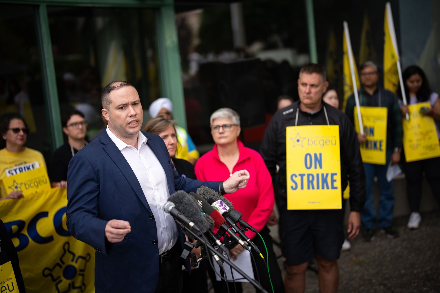 B.C. and public sector workers’ union break off talks without result