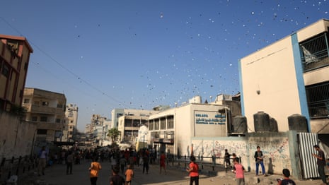 Israeli army drops evacuation leaflets over Gaza City as civilians flee – video 