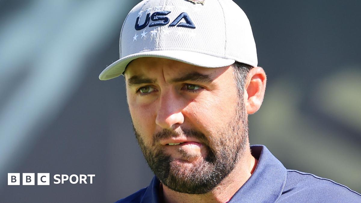 Tony Jacklin lifts the Ryder Cup in 1975