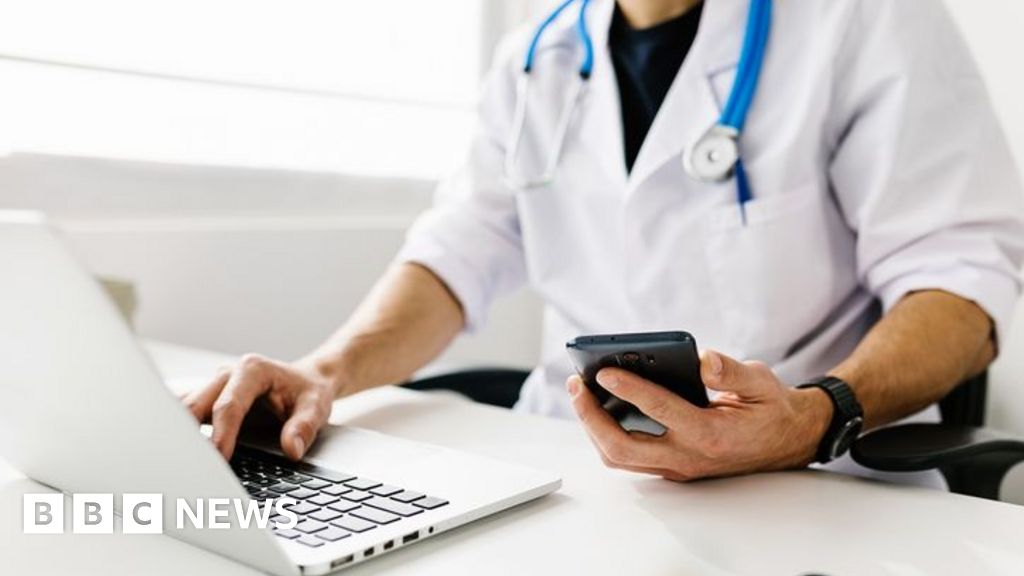New GP online booking system 'risks patient safety', doctors warn