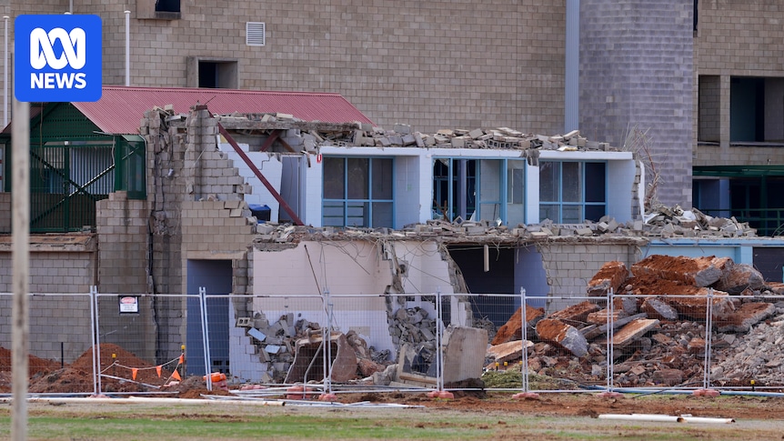 Asbestos discovery further delays Willyama High School demolition