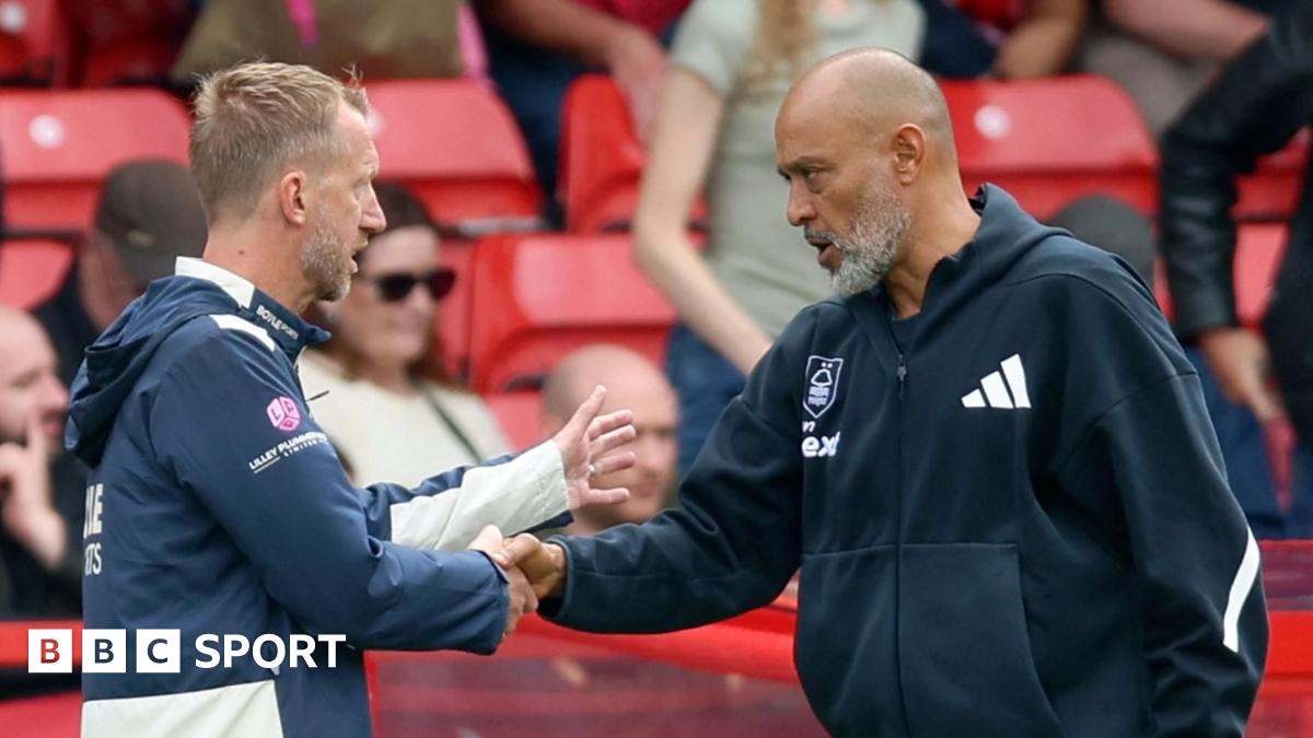 Tony Jacklin lifts the Ryder Cup in 1975