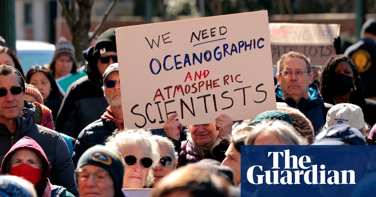 Trump news at a glance: more than 100,000 federal workers to quit on Tuesday in largest ever mass resignation | Trump administration