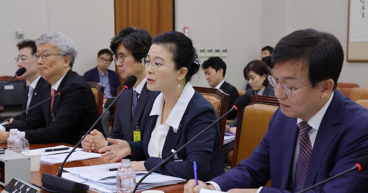 Constitutional scholar challenges government's plan to abolish prosecutors’ office - 조선일보