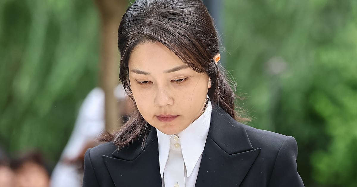 Ex-First Lady Kim Summoned Over Lee U-fan Paintings Bribery - 조선일보