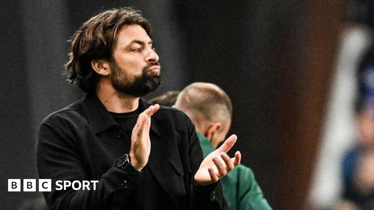 Sam Allardyce gives a thumbs-up