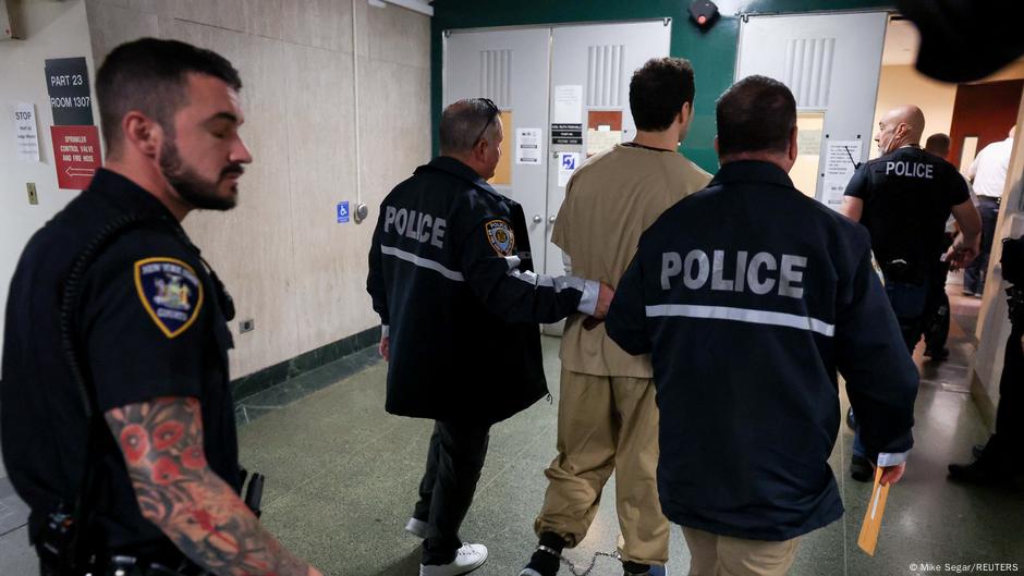 Luigi Mangione has state terrorism charges dropped – DW – 09/16/2025