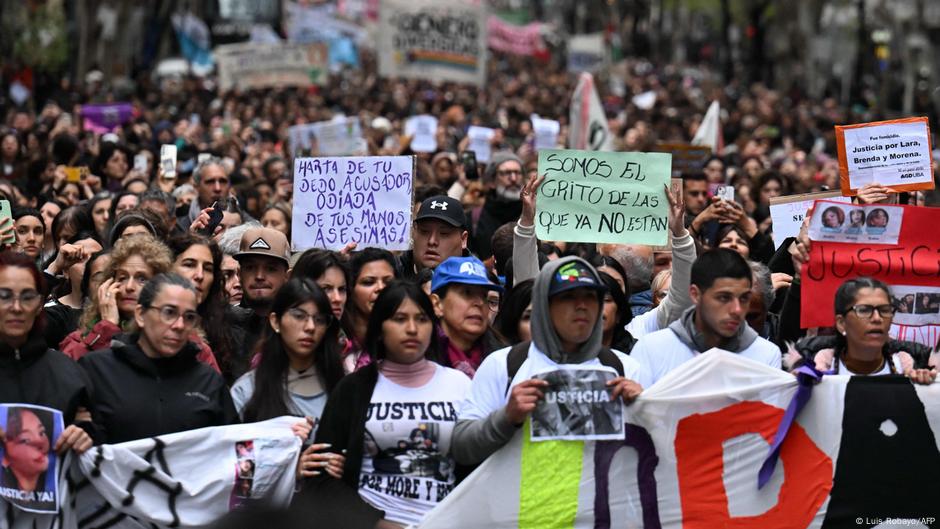 Thousands march for women murdered on livestream – DW – 09/28/2025