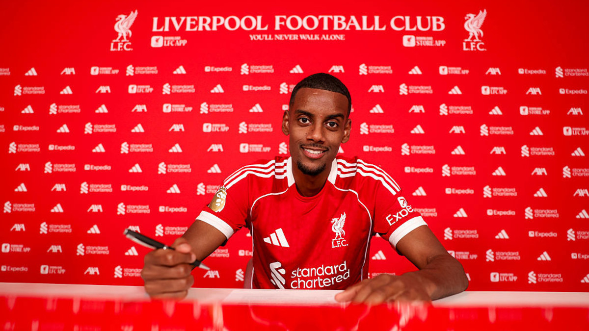 Alexander Isak to Liverpool, Newcastle United transfer deadline news, record fee agreed