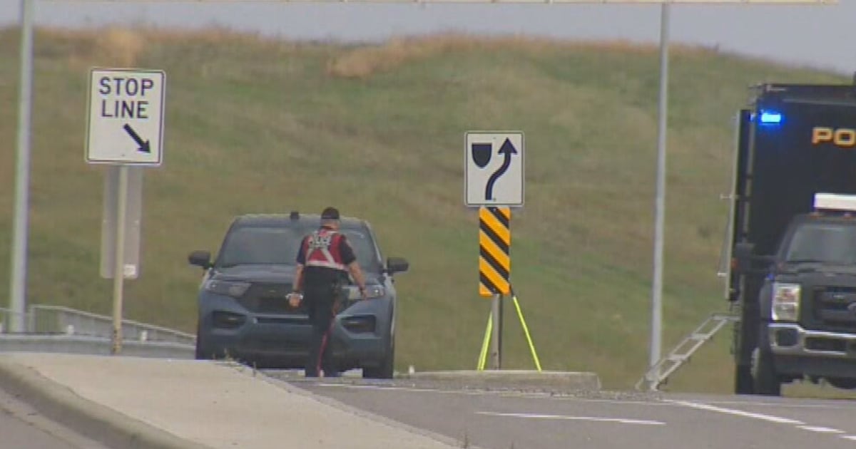 Cyclist struck in southwest Calgary dies - CTV News