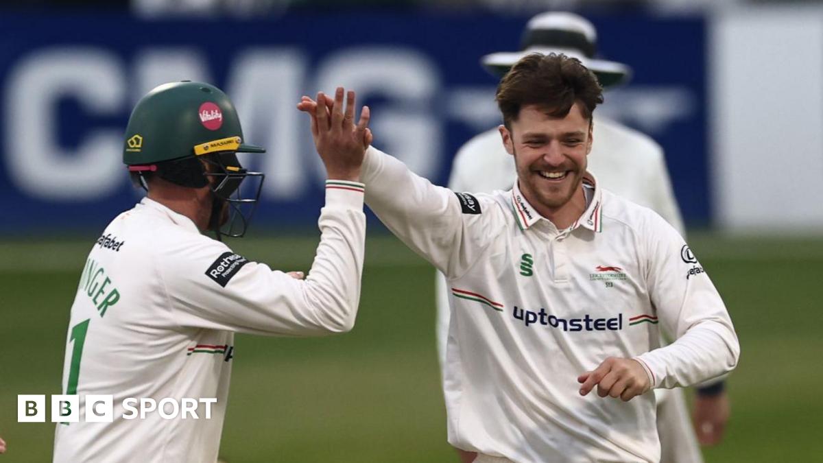 Tony Jacklin lifts the Ryder Cup in 1975