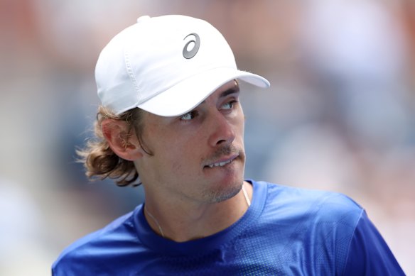 De Minaur could not maintain his momentum after going a set and a break up.