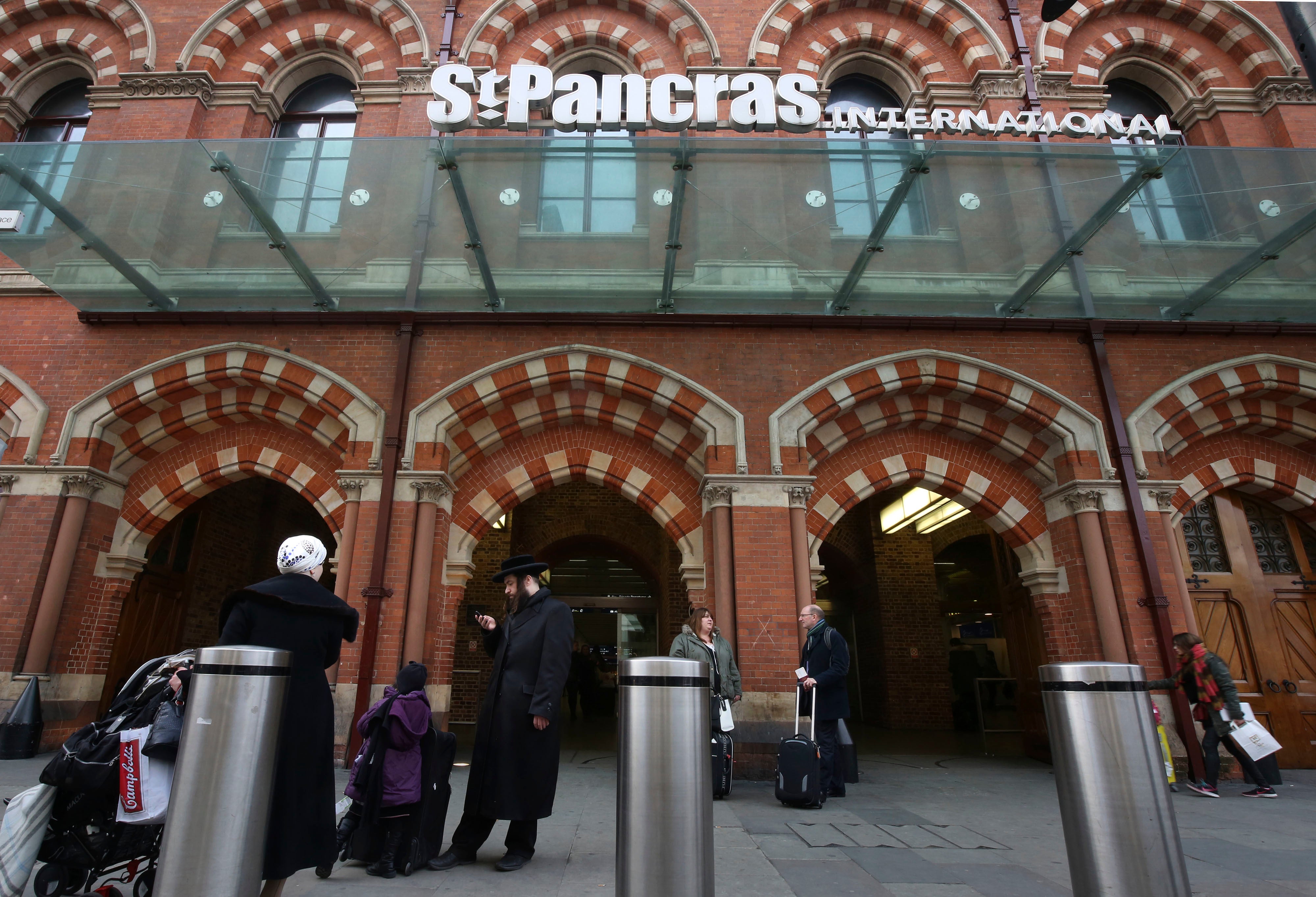 There are severe disruptions to trains running between Luton and London St Pancras International