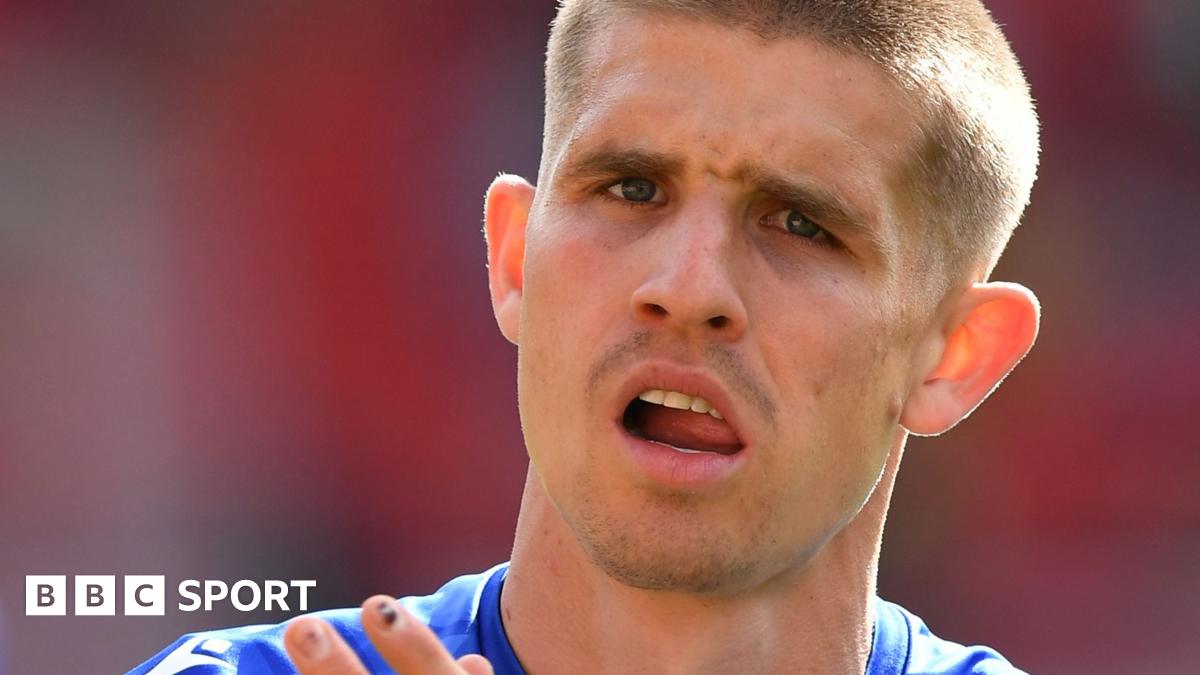 Liam Fraser strikes a late winner to give Reading a second vctory of the League One season against Leyton Orient