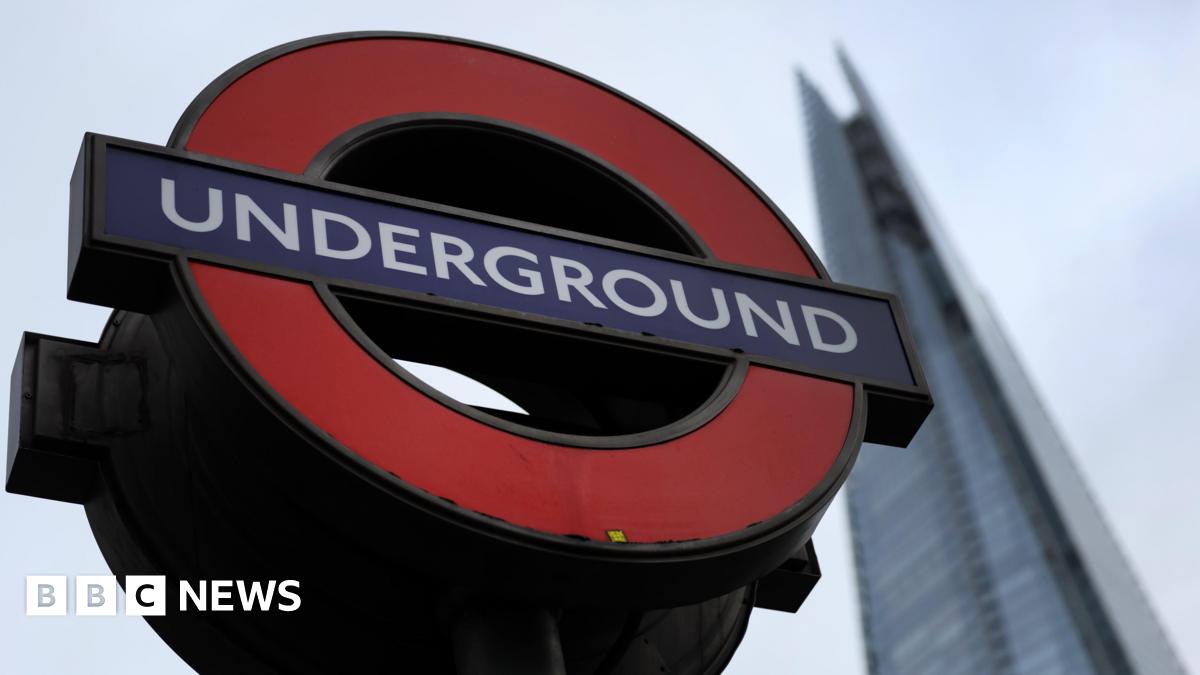 Carlos Alcaraz and Jannik Sinner congratulate each other after their 2025 US Open final