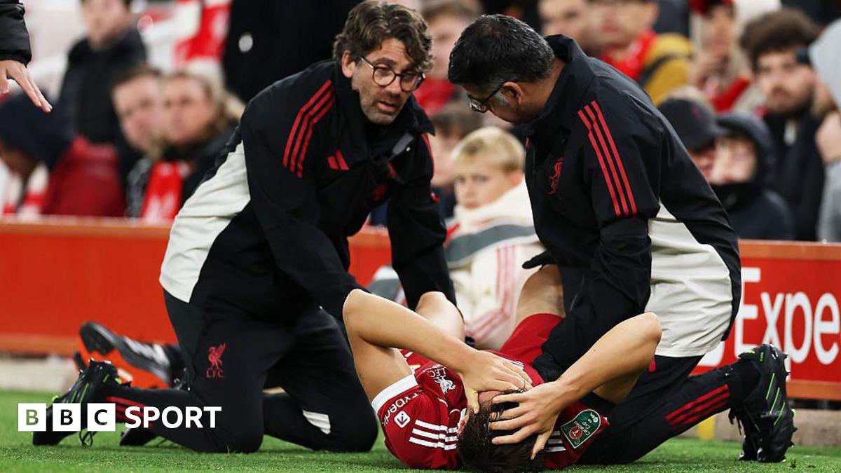 Sam Allardyce gives a thumbs-up