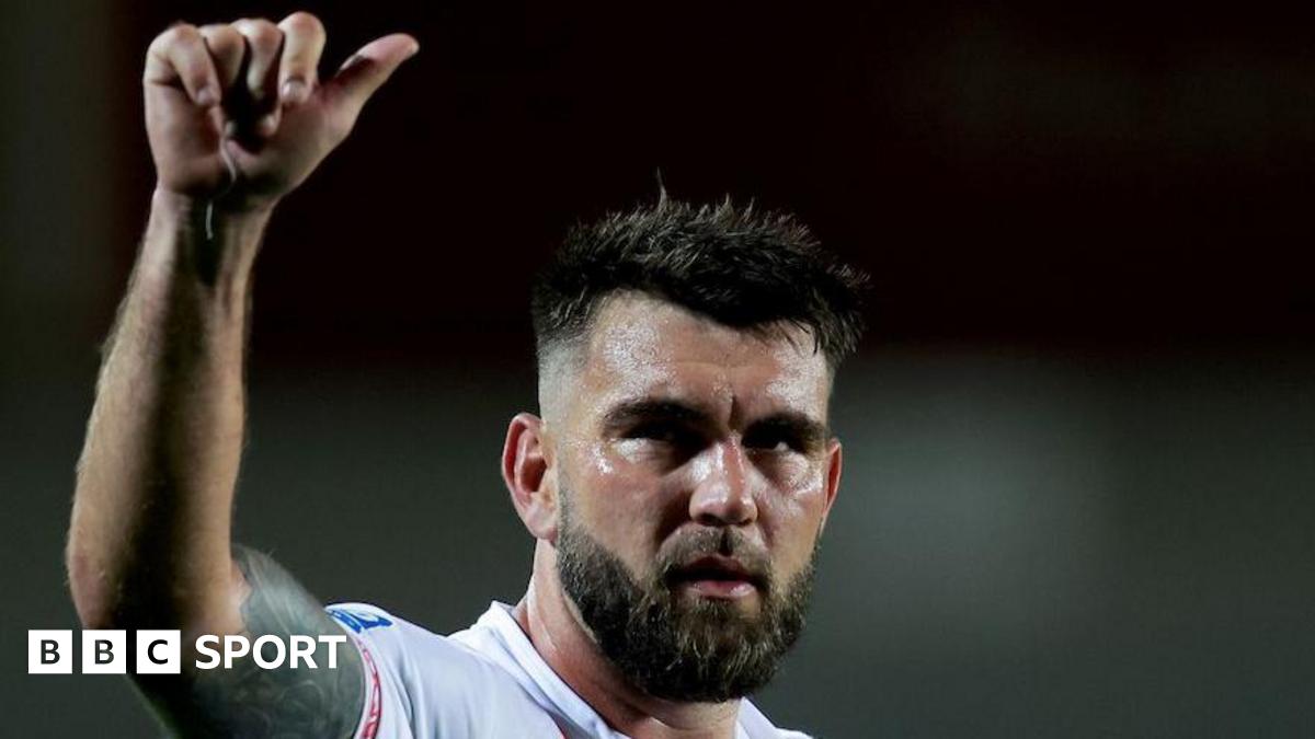 St Helens winger Kyle Feldt gives the thumbs-up to the crowd