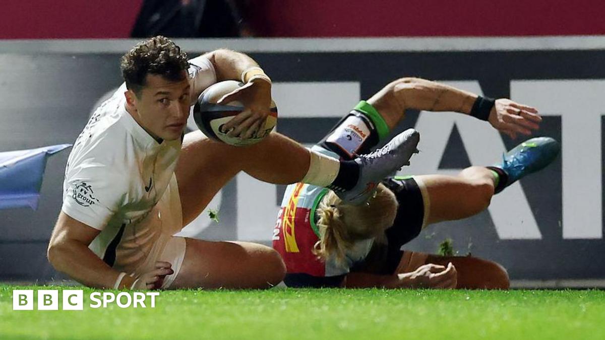 Tony Jacklin lifts the Ryder Cup in 1975