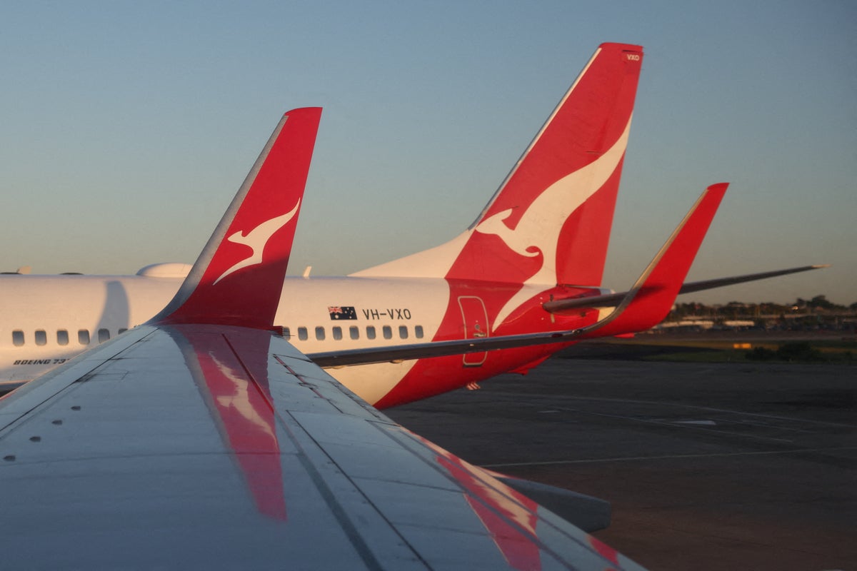 Qantas flight makes emergency landing in Auckland after cargo fire alert