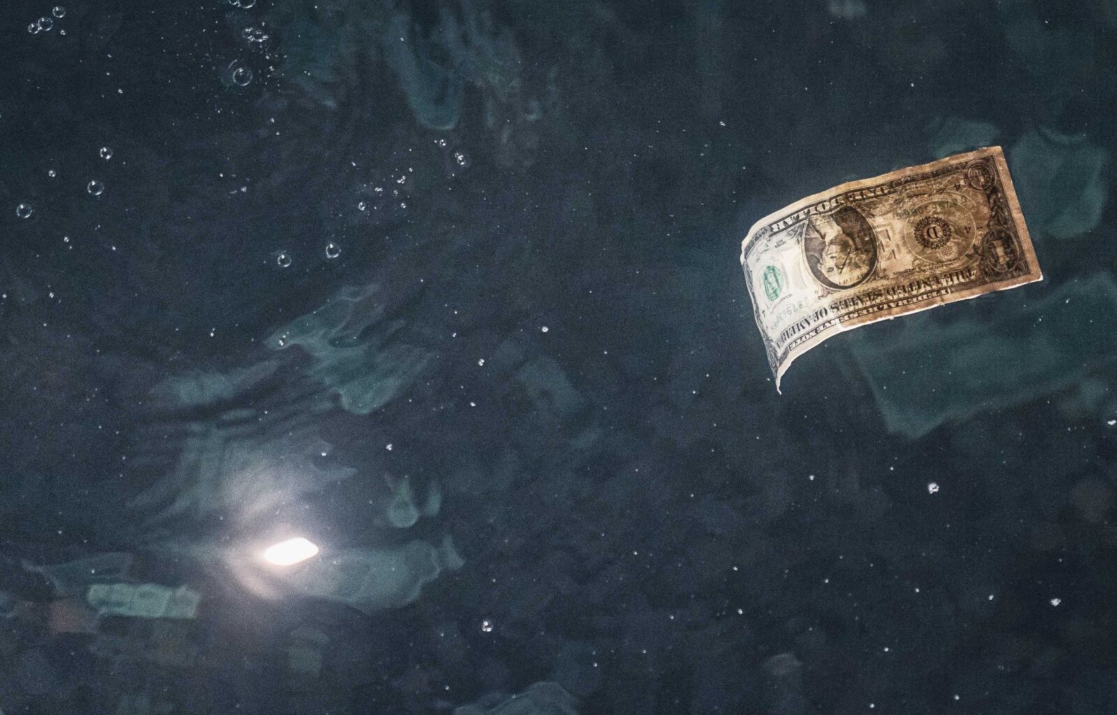 Dollar Rebounds on Hawkish Powell