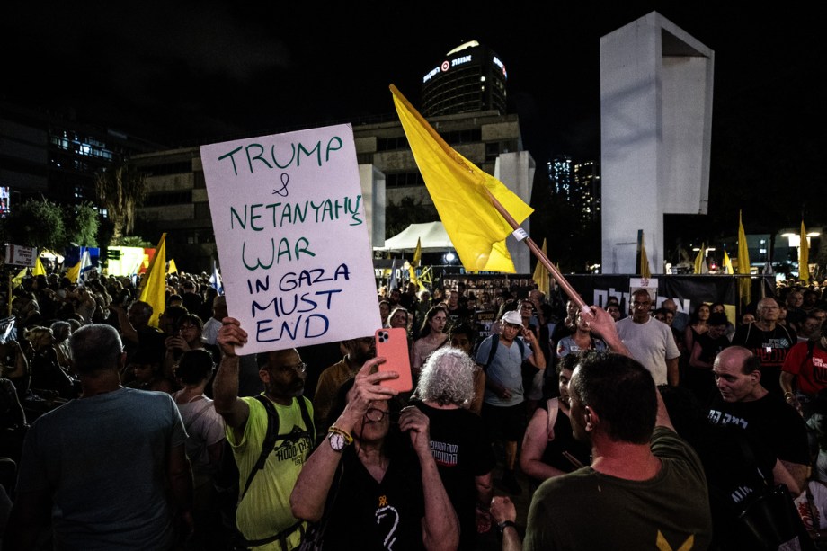 Israeli students block main highway in Tel Aviv to demand Gaza hostage deal – Middle East Monitor