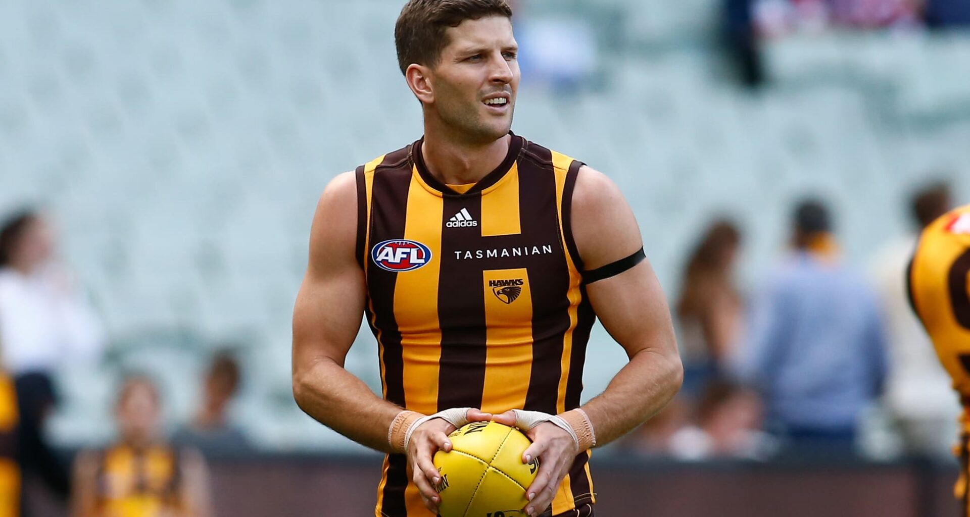 Retired Hawthorn premiership pair land at Victorian club - AFL News
