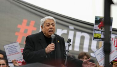 Turkey bans veteran Jewish-French singer's concert in anticipation of protests