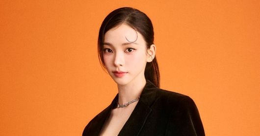 aespa's Karina Dazzles at Prada's Milan Fashion Show - 조선일보