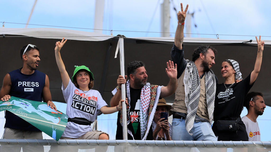  ספרד נמל ברצלונה משט סומוד צומוד גרטה טונברג מפליג