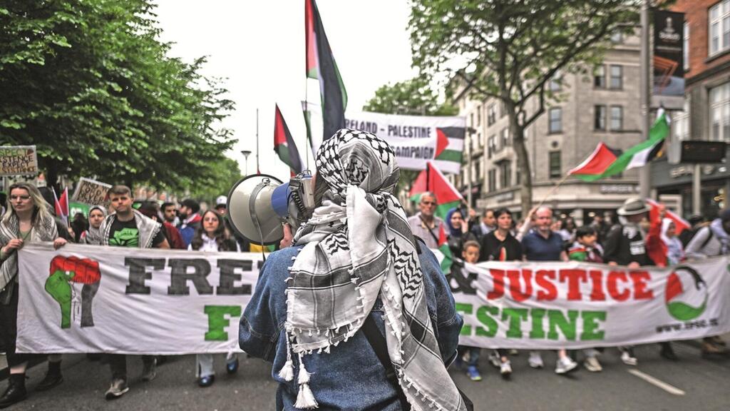  A pro-Palestinian rally 