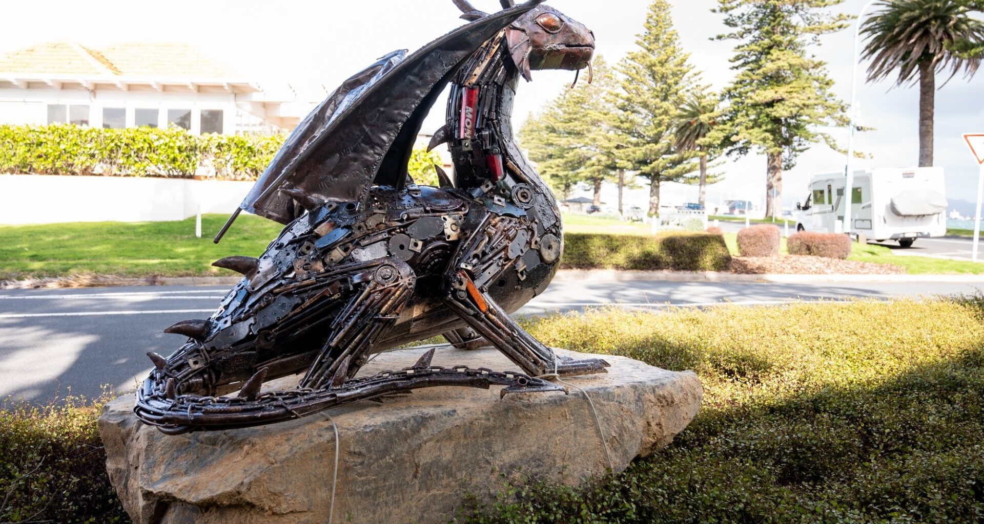 SunLive - Metal dragon sculpture ordered off street corner