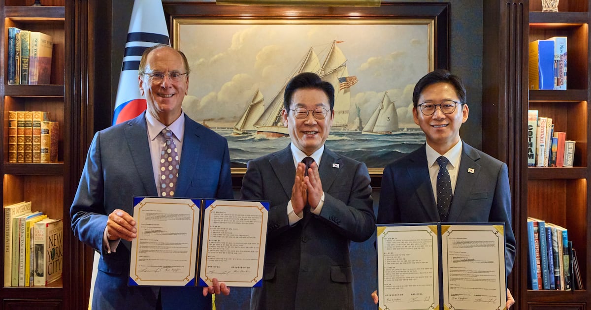 President Lee, BlackRock Sign MOU to Build Asia-Pacific AI Hub - 조선일보