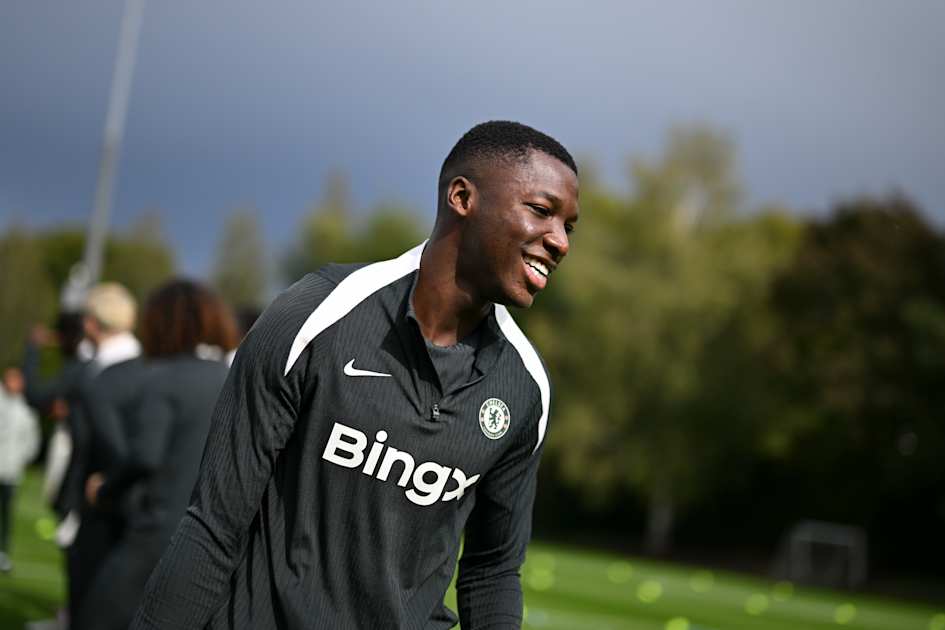 Gallery: Final preparations for Brentford trip complete! | News | Official Site