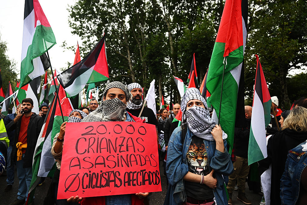 Pro-Palestinian protesters during the La Vuelta - 80th Tour of Spain 2025, Stage 16 a 167.9km stage from Poio to Mos. Castro de Herville on September 09, 2025 in Castro de Erville, Spain