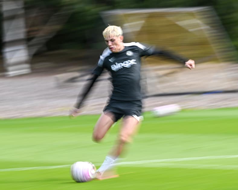 Gallery: Ten from training as preparation for Brentford continues | News | Official Site